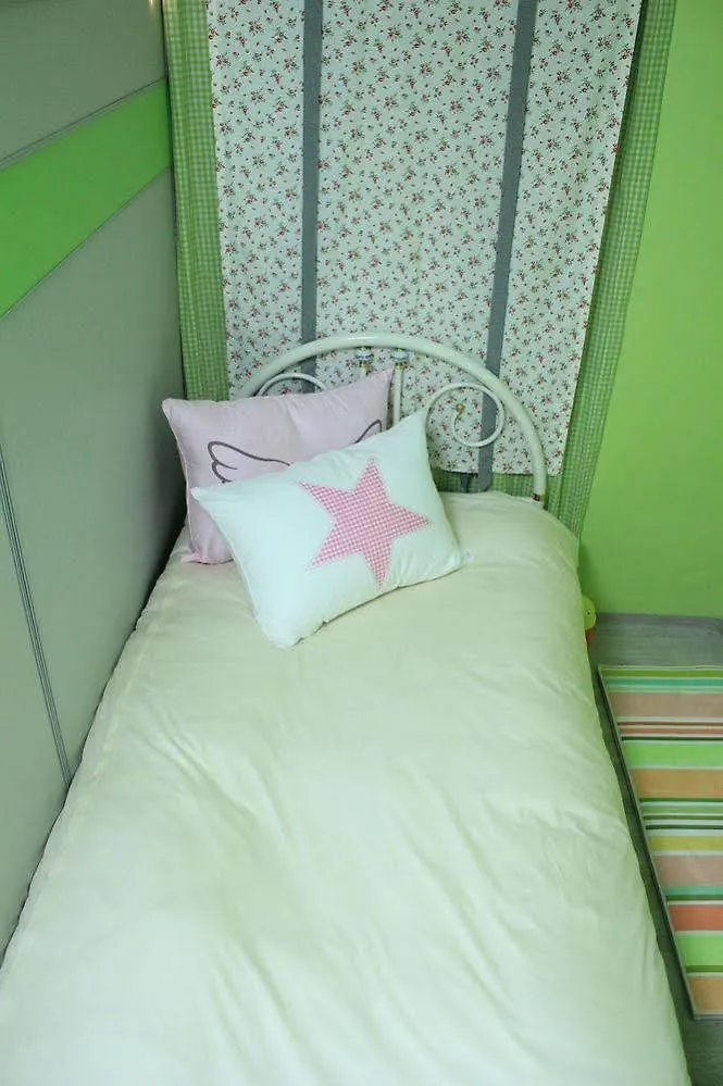 Kpopstarz Guesthouse - Caters To Women Seoul Hotel