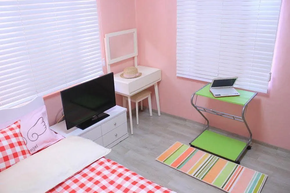 Hotel Kpopstarz Guesthouse - Caters To Women Seoul